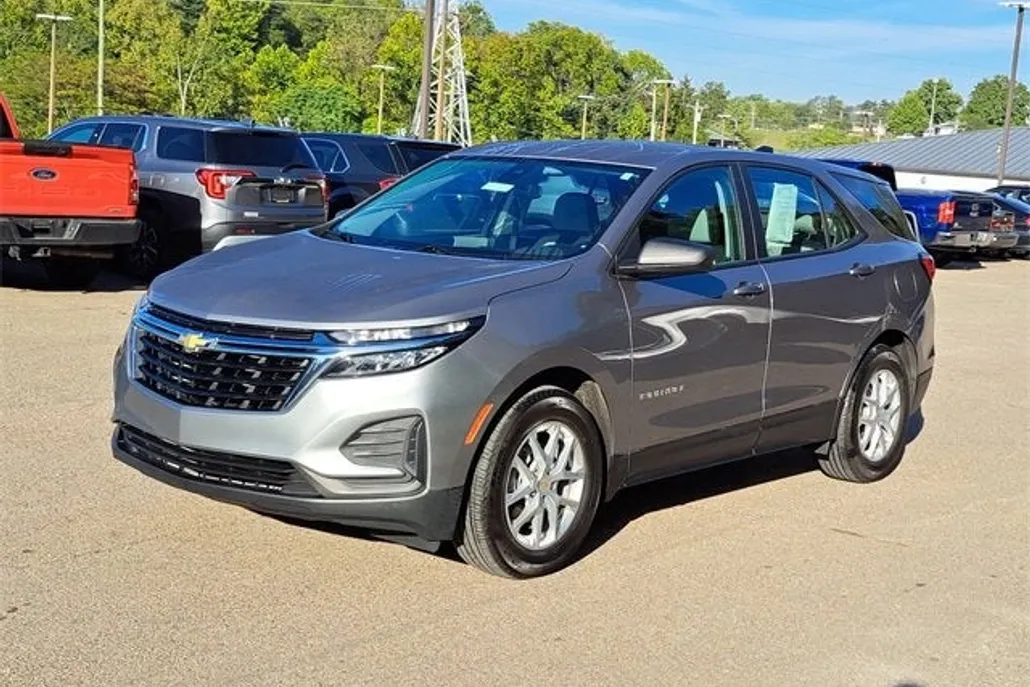 2023 Chevrolet Equinox LS photo 1