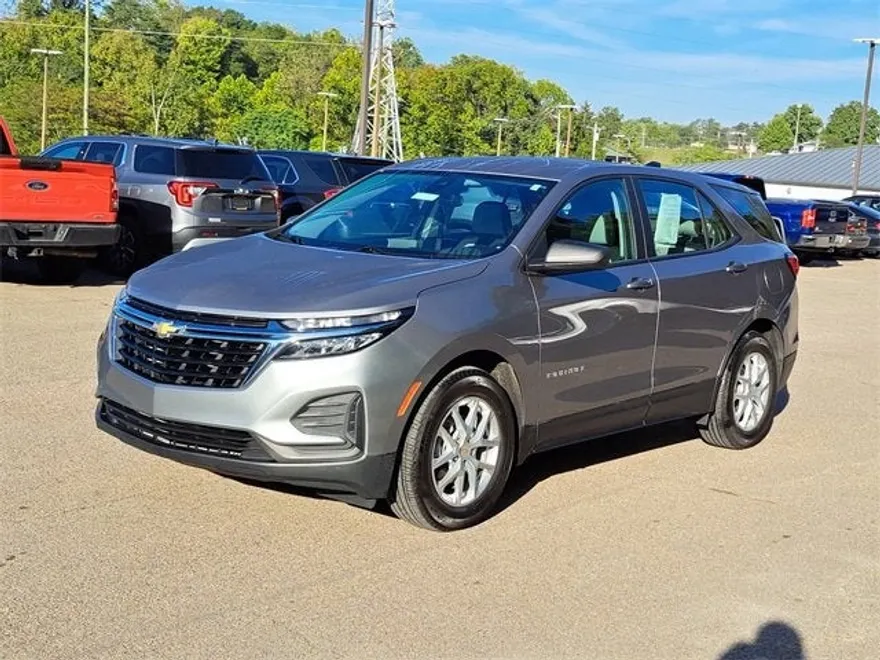 2023 Chevrolet Equinox LS photo 1