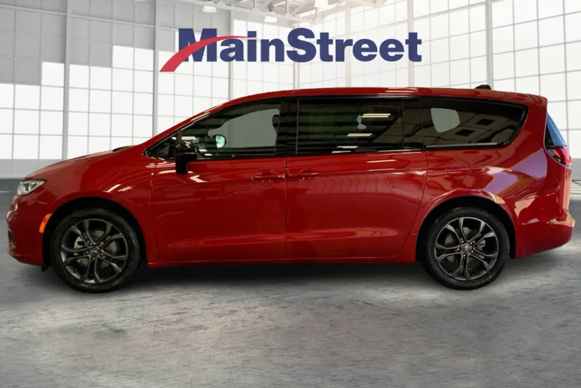 2026 Chrysler Pacifica photo 1