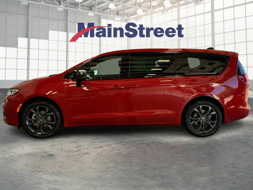 2026 Chrysler Pacifica photo 1