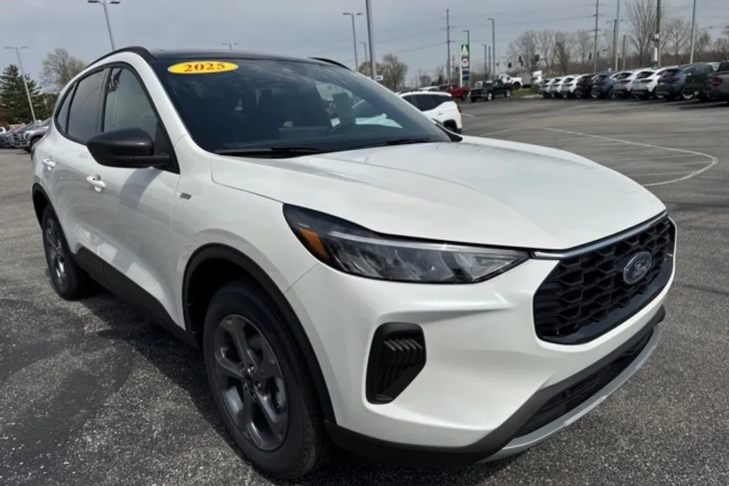 2025 Ford Escape ST-Line photo 1