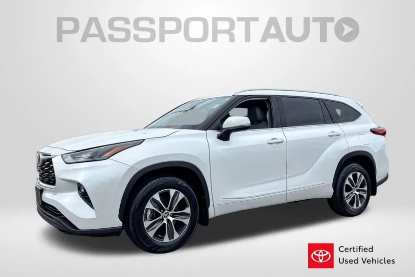 2022 Toyota Highlander XLE photo 1