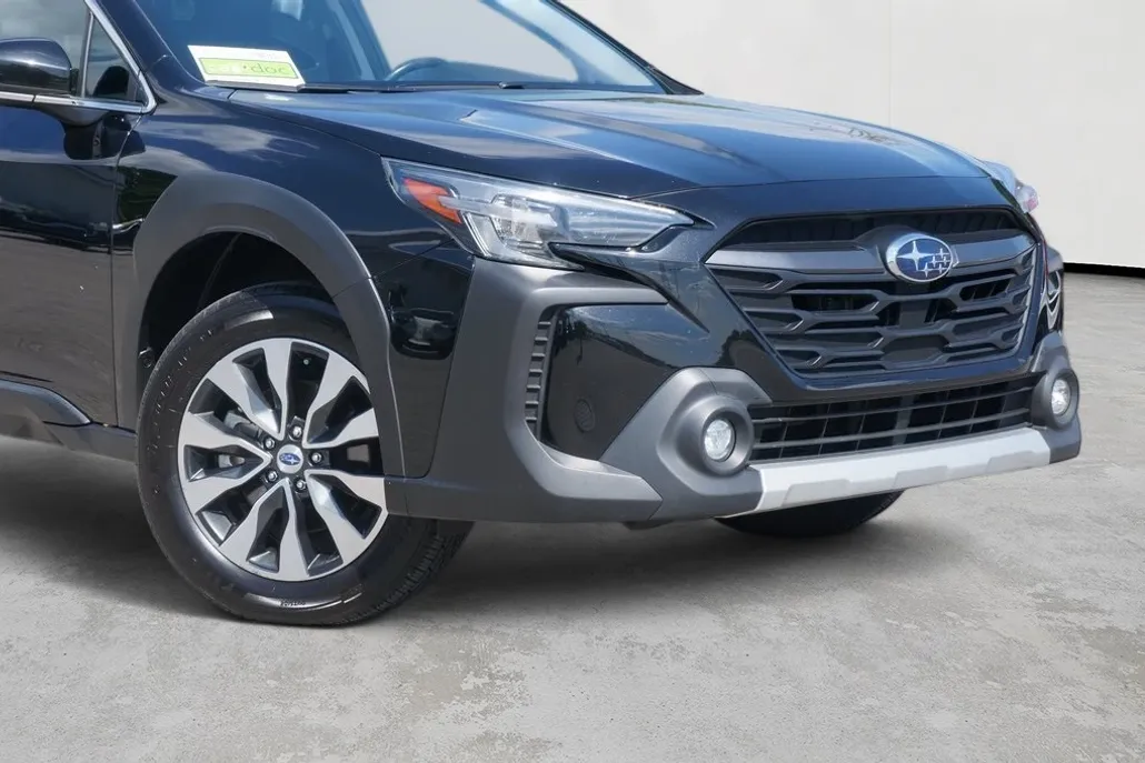 2023 Subaru Outback Limited photo 1