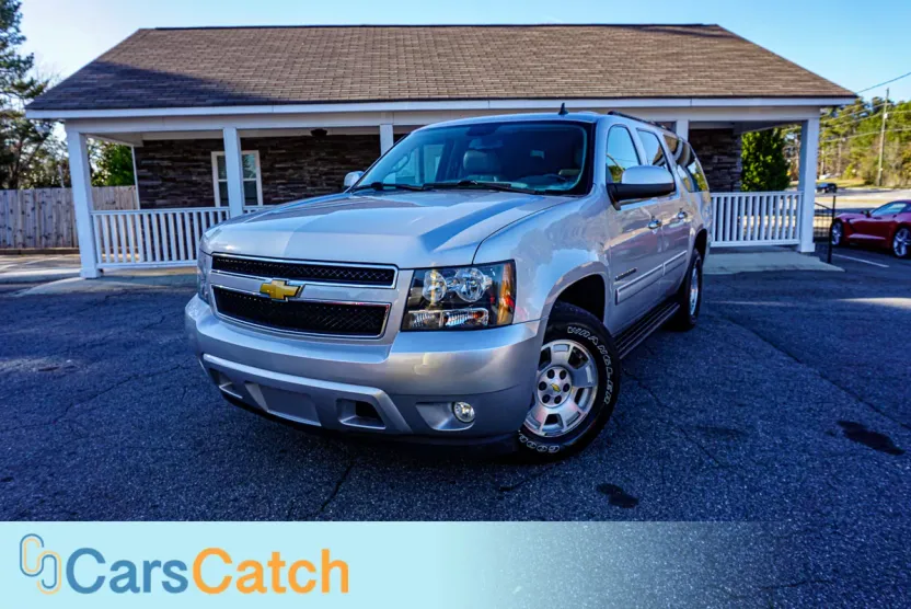 2013 Chevrolet Suburban LT photo 1
