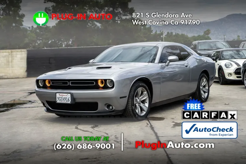 2017 Dodge Challenger SXT photo 1