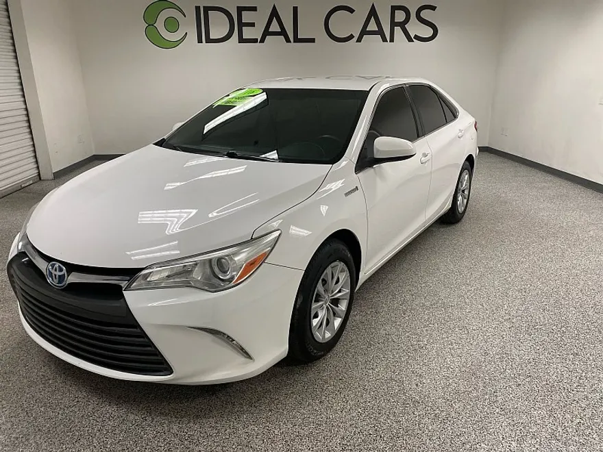 2016 Toyota Camry Hybrid LE photo 1