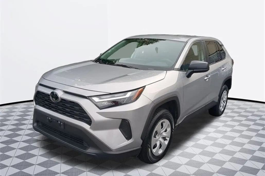 2024 Toyota RAV4 LE photo 1