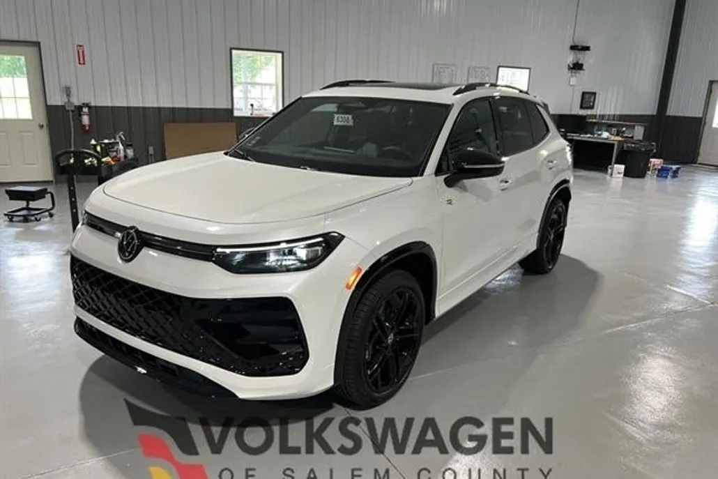 2025 Volkswagen Tiguan SE R-Line Black photo 1