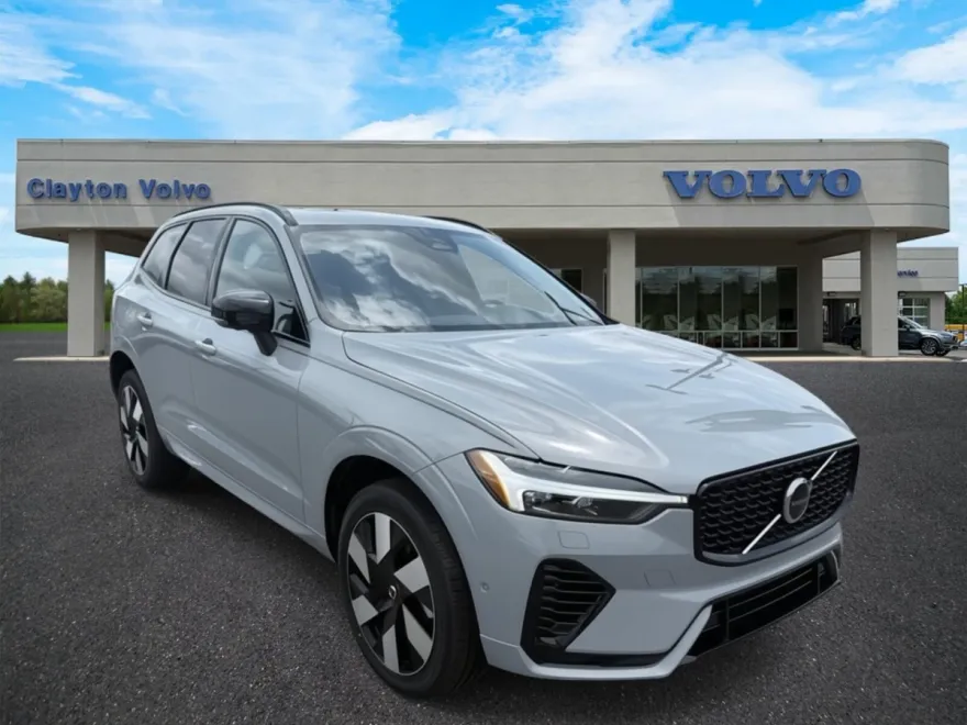 2025 Volvo XC60 Plus T8 photo 1