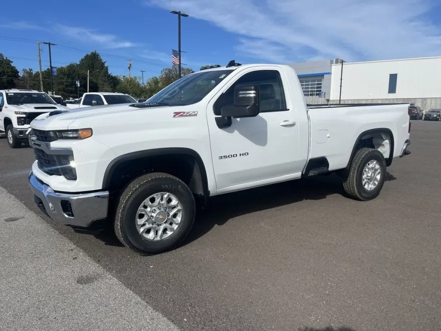 2026 Chevrolet Silverado 3500HD LT photo 1
