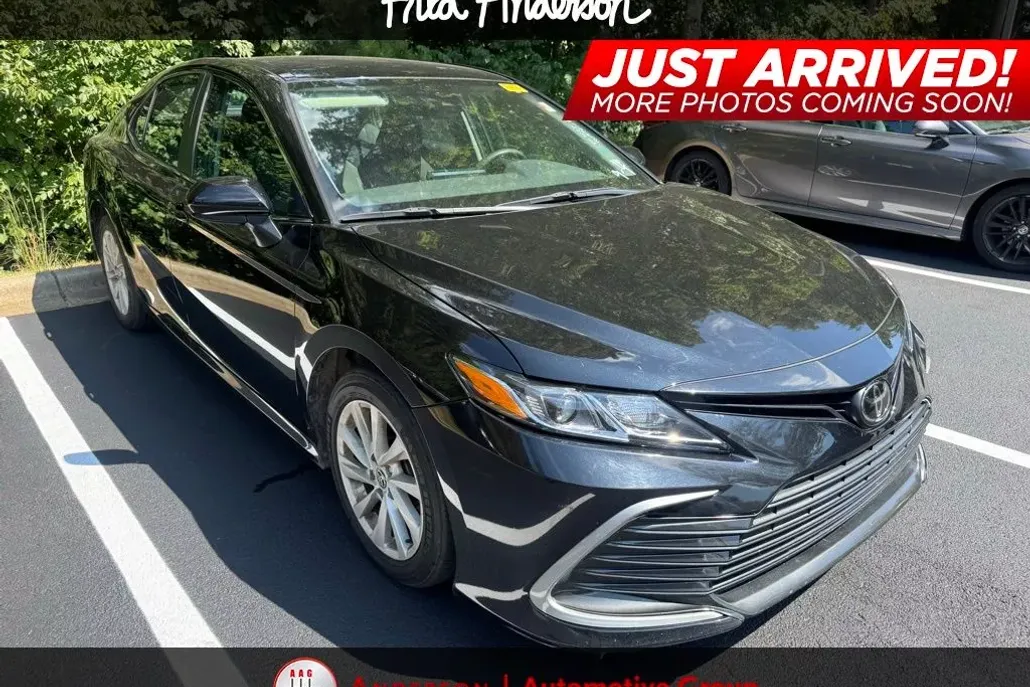 2024 Toyota Camry LE photo 1