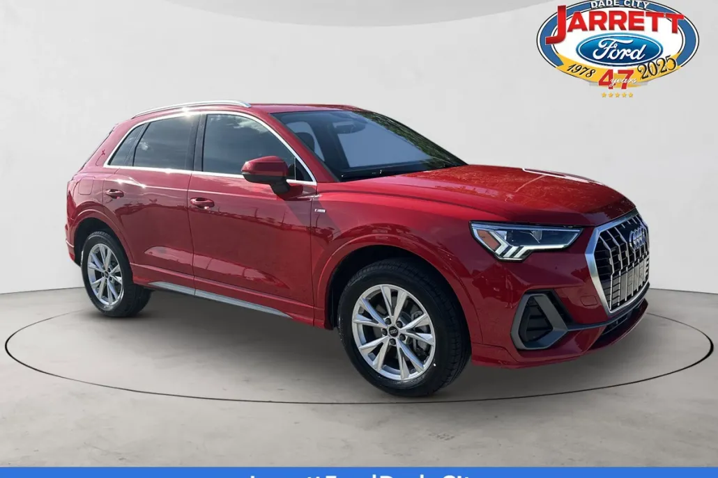2024 Audi Q3 S line Premium photo 1