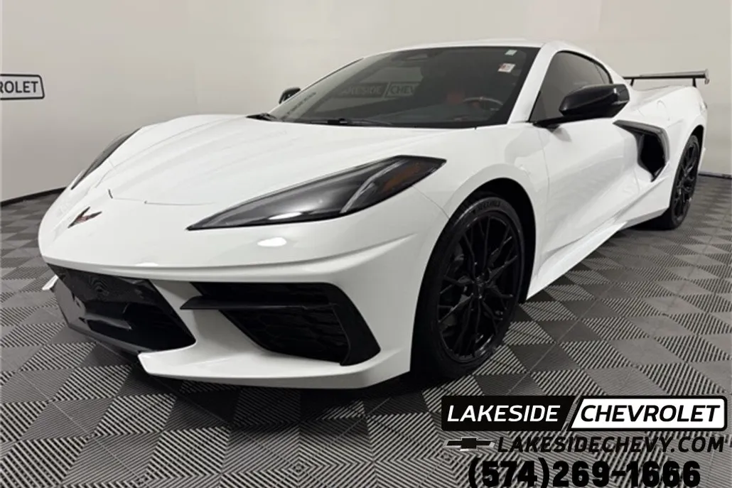 2025 Chevrolet Corvette Stingray 2LT photo 1