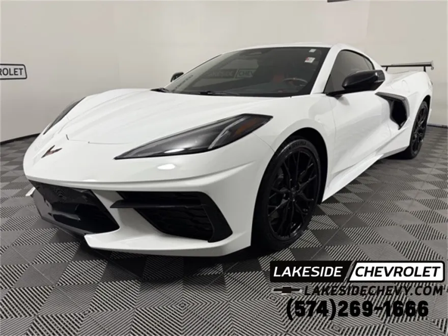 2025 Chevrolet Corvette Stingray 2LT photo 1