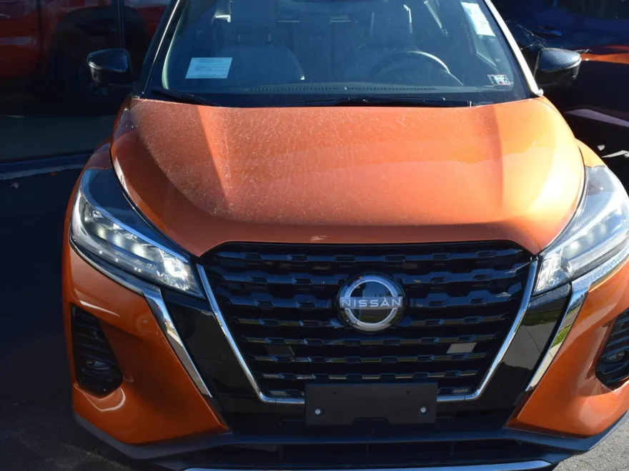2024 Nissan Kicks SR photo 1