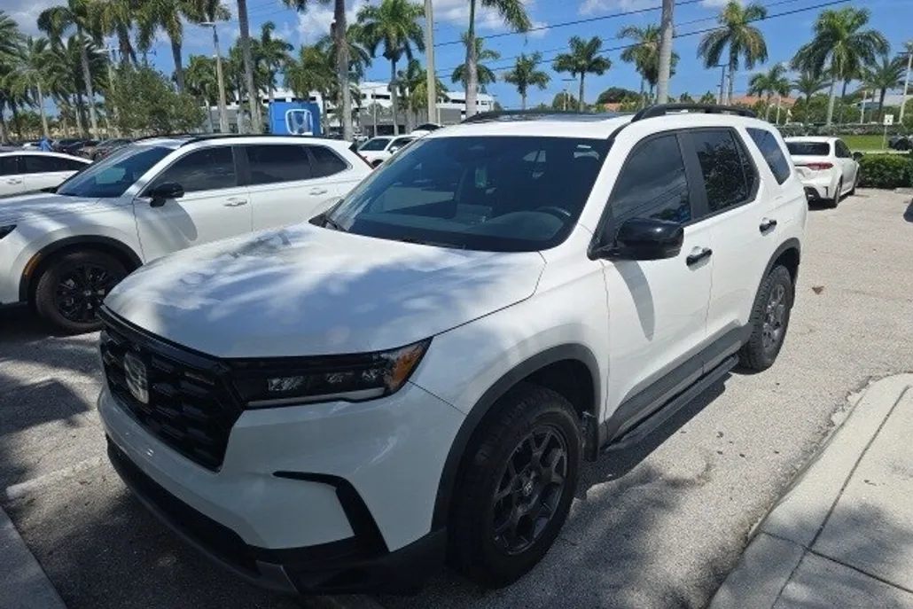 2023 Honda Pilot TrailSport photo 1