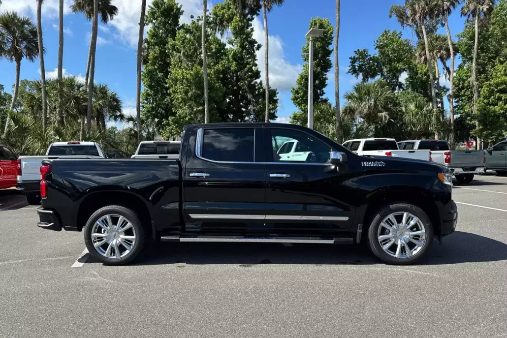 2025 Chevrolet Silverado 1500 High Country photo 1