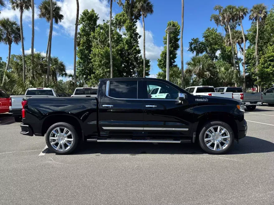 2025 Chevrolet Silverado 1500 High Country photo 1