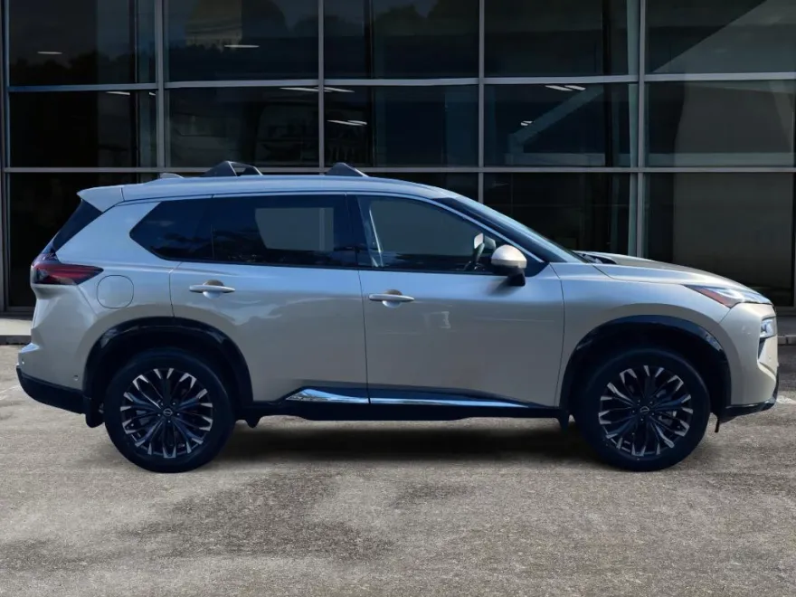 2026 Nissan Rogue Platinum photo 1