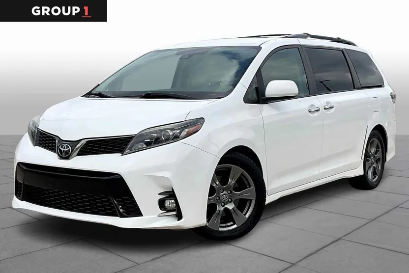2018 Toyota Sienna SE photo 1