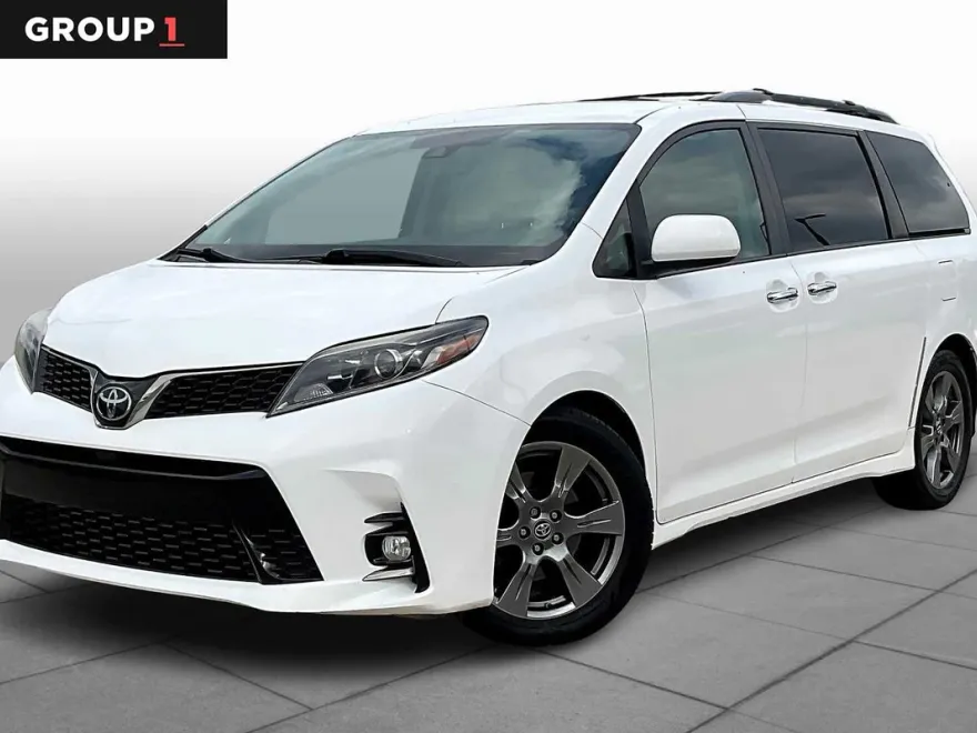 2018 Toyota Sienna SE photo 1