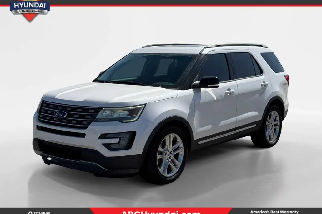 2016 Ford Explorer XLT photo 1