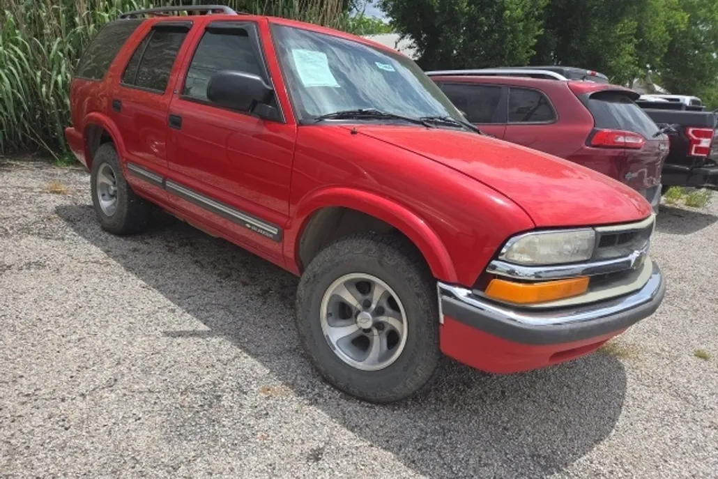 2001 Chevrolet Blazer LS photo 1