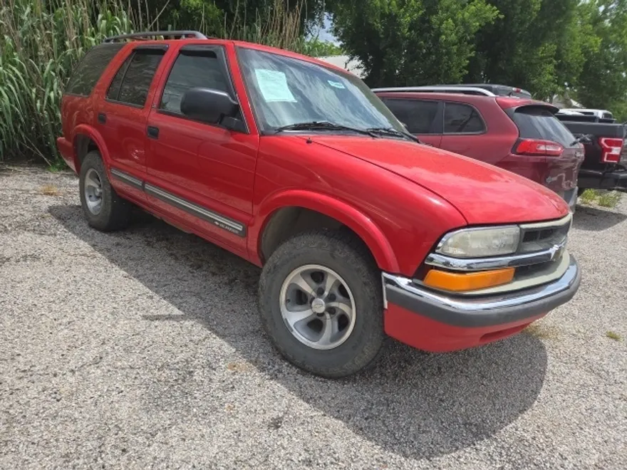 2001 Chevrolet Blazer LS photo 1