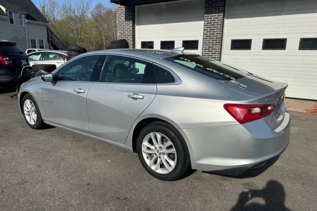 2018 Chevrolet Malibu 1LT photo 1