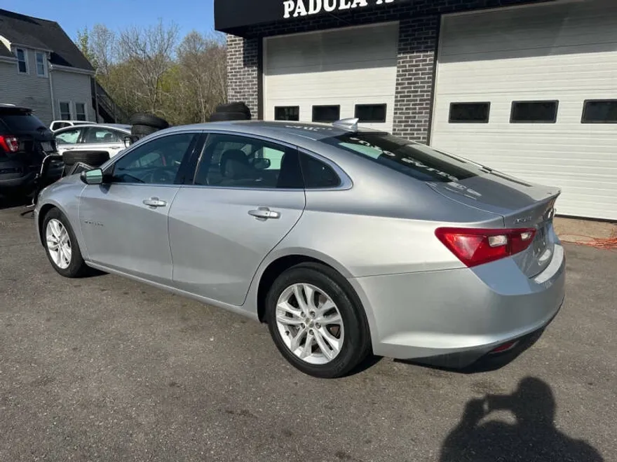 2018 Chevrolet Malibu 1LT photo 1