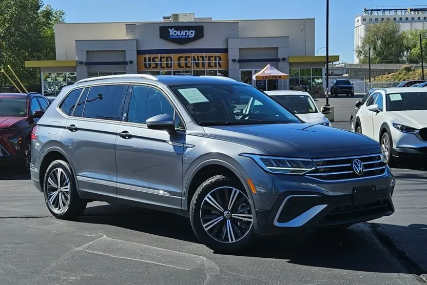 2024 Volkswagen Tiguan Wolfsburg Edition photo 1