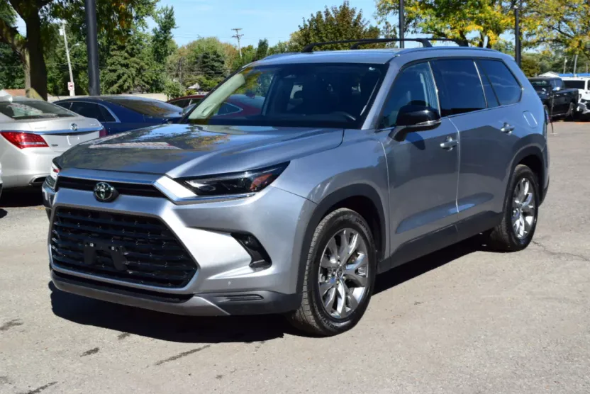 2024 Toyota Grand Highlander Limited AWD photo 1