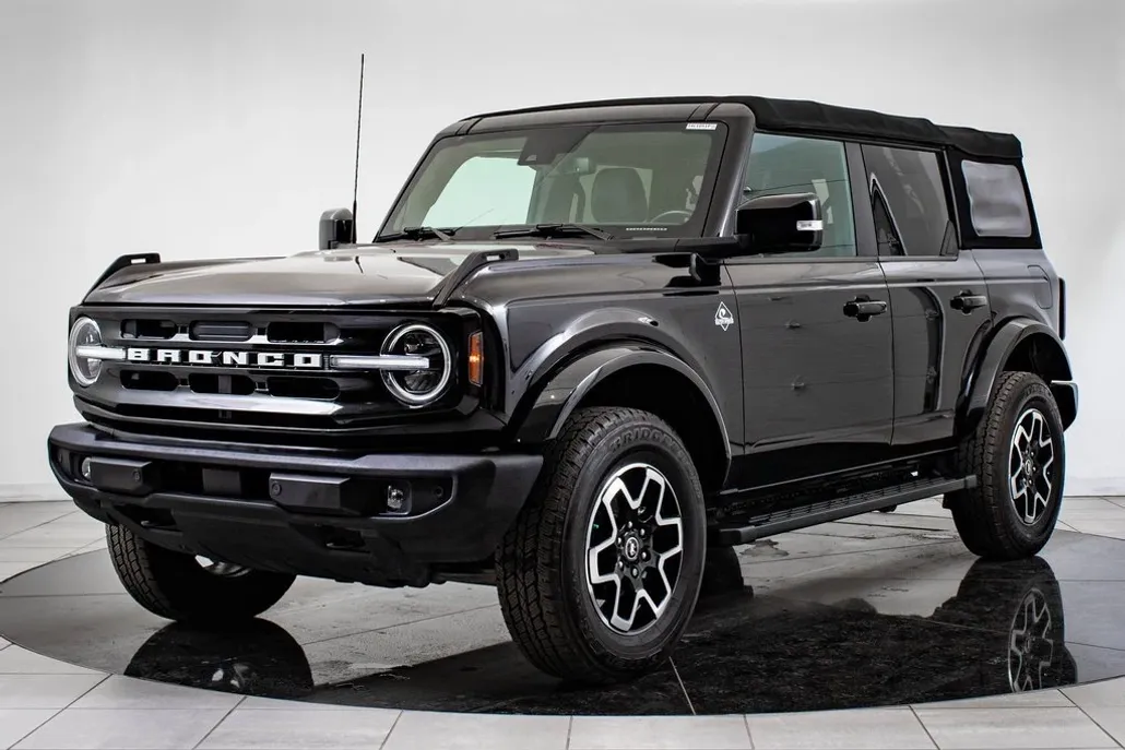 2022 Ford Bronco Outer Banks photo 1
