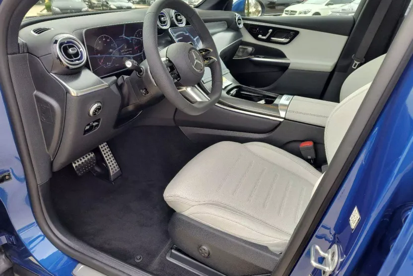 2025 Mercedes Benz GLC 300 4MATIC photo 1