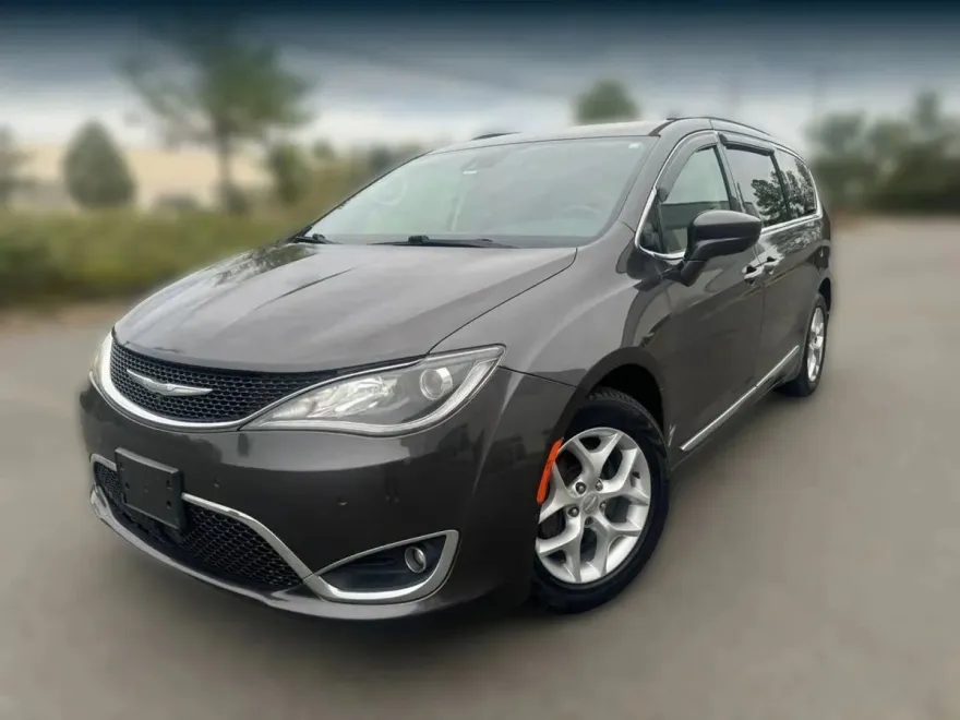 2017 Chrysler Pacifica Touring Plus photo 1
