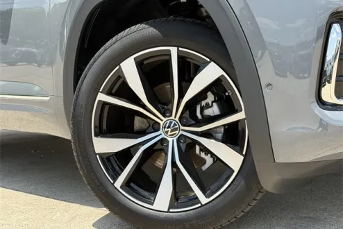 2025 Volkswagen Atlas SEL Premium R-Line photo 2