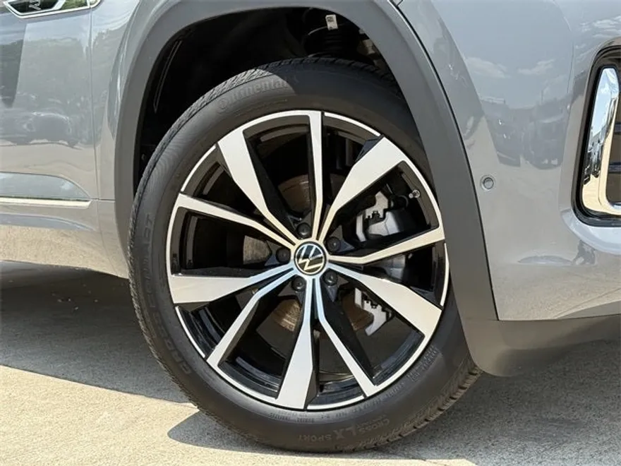2025 Volkswagen Atlas SEL Premium R-Line photo 2