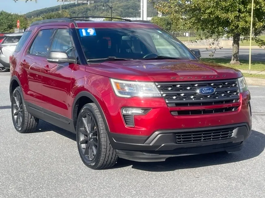 2019 Ford Explorer XLT photo 1