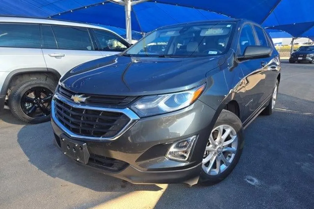 2020 Chevrolet Equinox LS photo 1