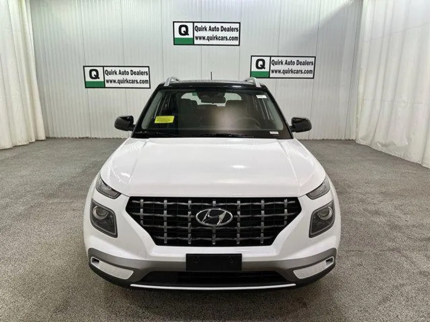 2025 Hyundai Venue Limited photo 1