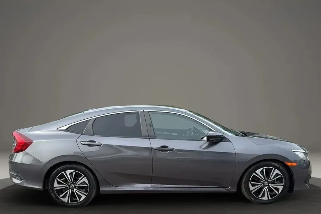 2018 Honda Civic EX-T photo 1