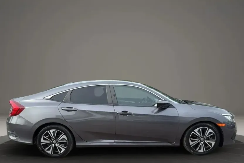 2018 Honda Civic EX-T photo 1