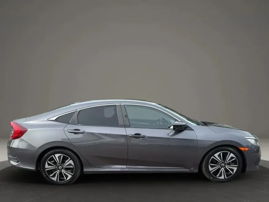 2018 Honda Civic EX-T photo 1