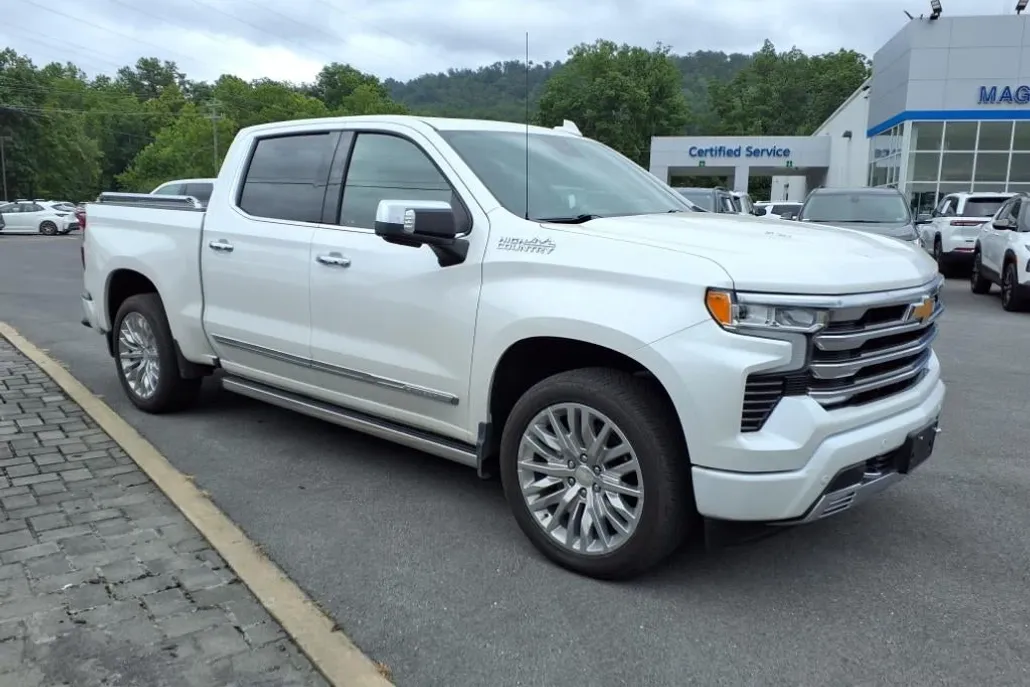 2024 Chevrolet Silverado 1500 High Country photo 1