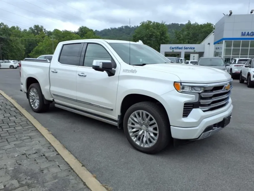 2024 Chevrolet Silverado 1500 High Country photo 1