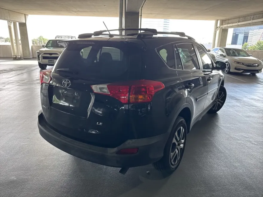 2014 Toyota RAV4 LE photo 1