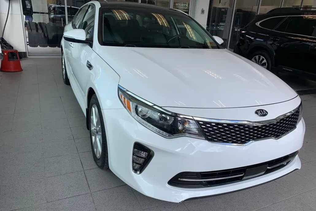 2018 Kia Optima EX photo 1