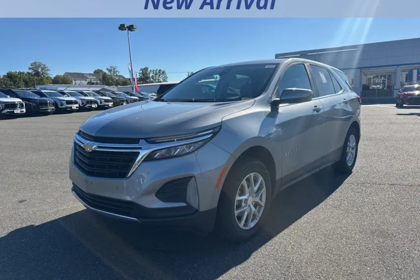 2024 Chevrolet Equinox LT photo 1