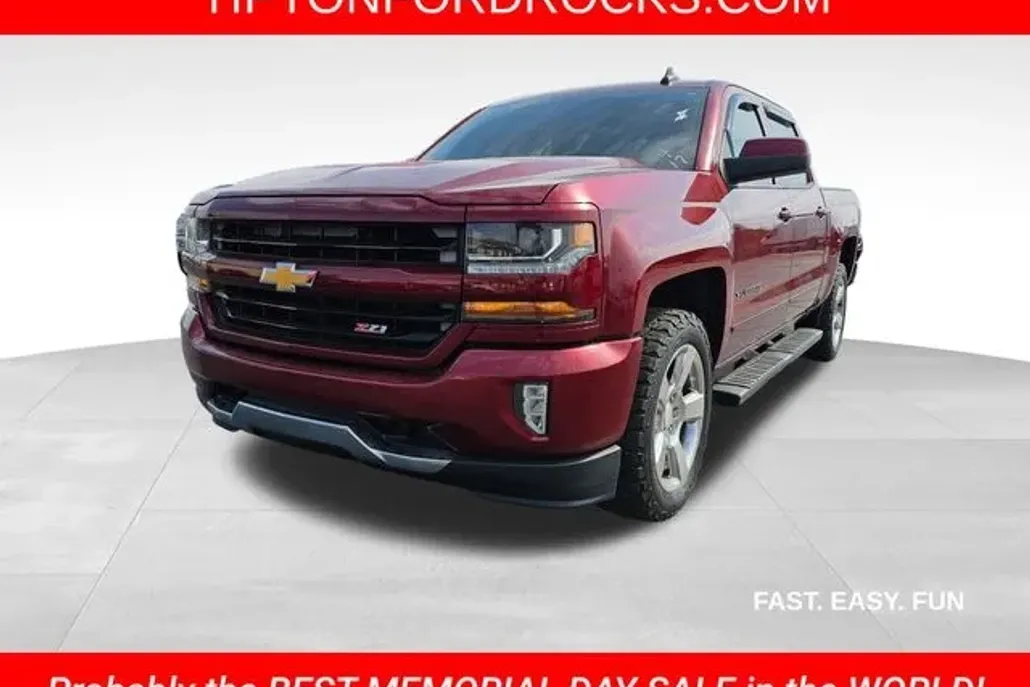 2017 Chevrolet Silverado 1500 LT photo 1