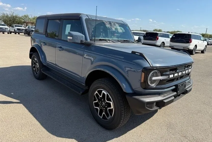 2025 Ford Bronco Outer Banks photo 1
